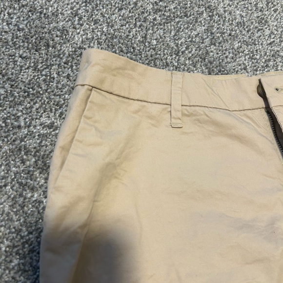 💚💚Extended Closet Clearout💚💚  Old Navy Women's Tan Cargo Shorts - Picture 2 of 4